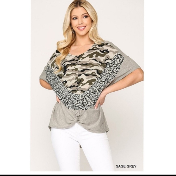 Tops - **SOLD**🔷CAMOUFLAGE PRINT CENTER KNIT TOP